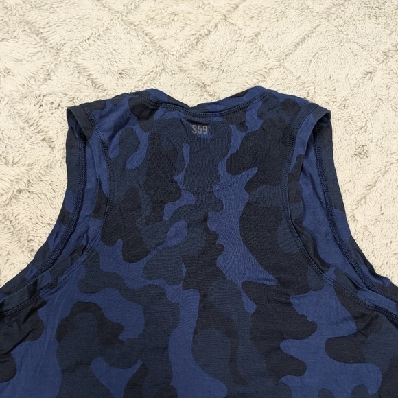 Splits 59 Top Women's M Blue Camo Syd Tank Sleeveless Active Lightweight - Picture 7 of 7